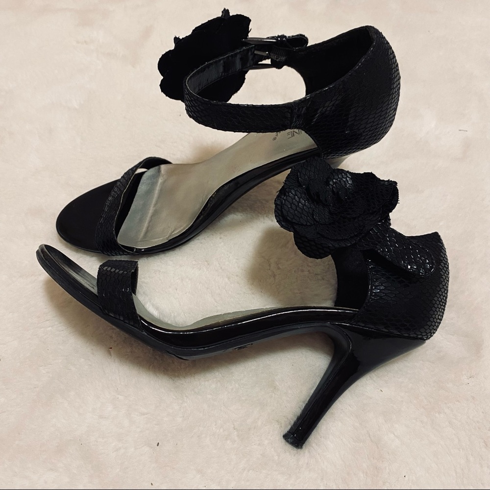 Madeline Stuart Black Flower Heels - Picture 6 of 6